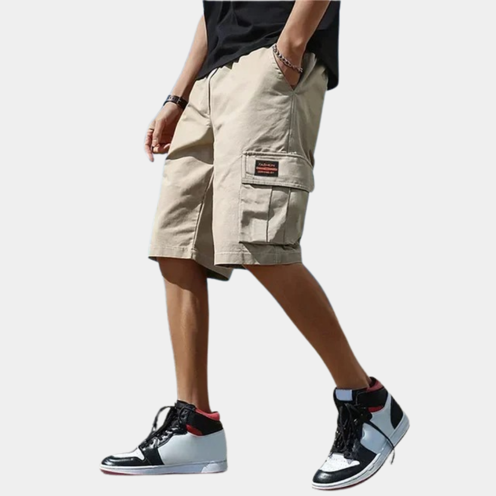 Praktische Herren Cargo Shorts mit vielen Taschen, Regular Fit. Perfekt als Freizeit- & Outdoor-Shorts.
