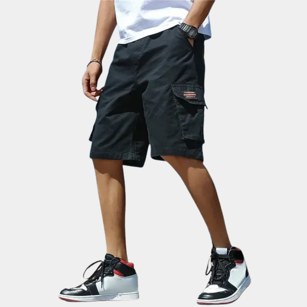 Komfortable Herren Cargo Shorts in Regular Fit für den Alltag. Robuste Männerbekleidung mit Taschen.