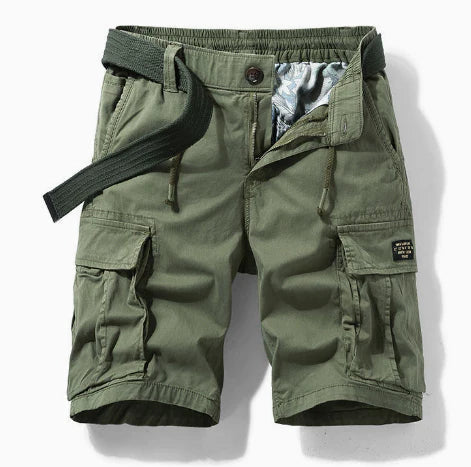 Grüne Herren Cargo Shorts, bequem und stylisch, mit praktischen Taschen, perfekt für Freizeit und Sommeraktivitäten.