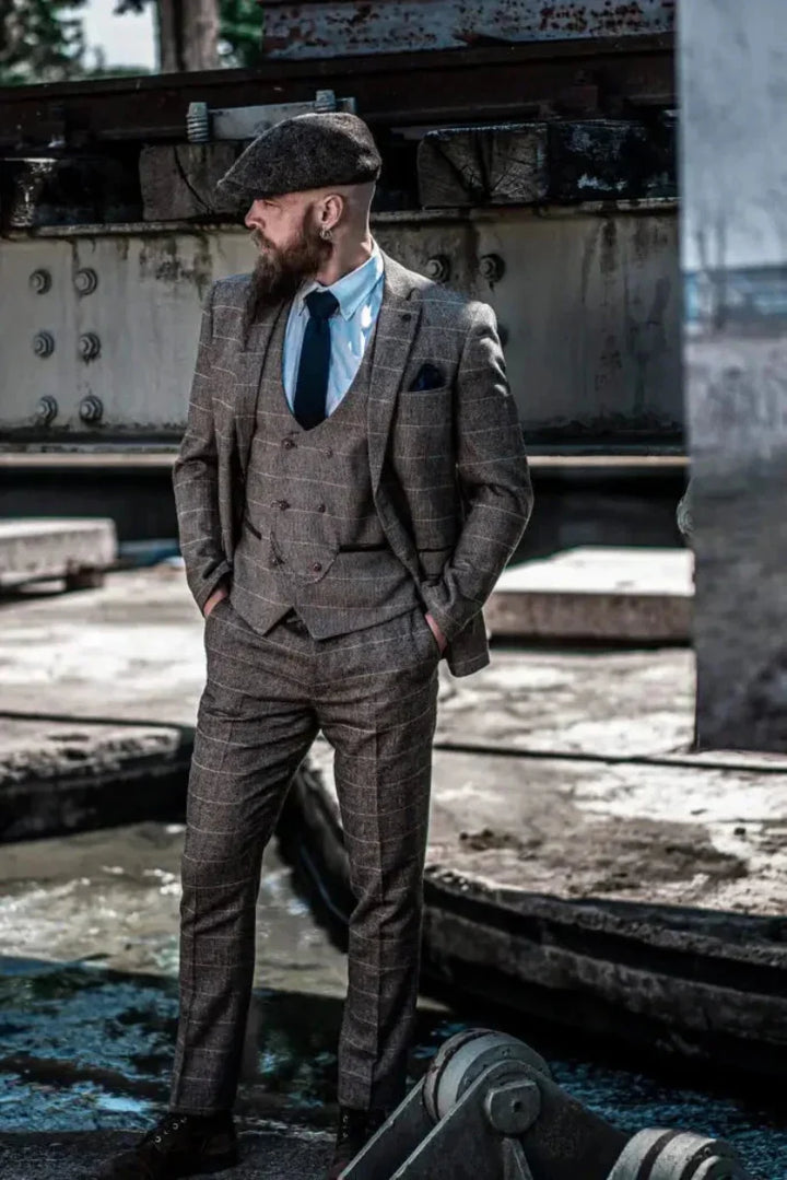 Stilvoller Herrenanzug im Vintage Look. Karomuster Dreiteiler für den modernen Gentleman.