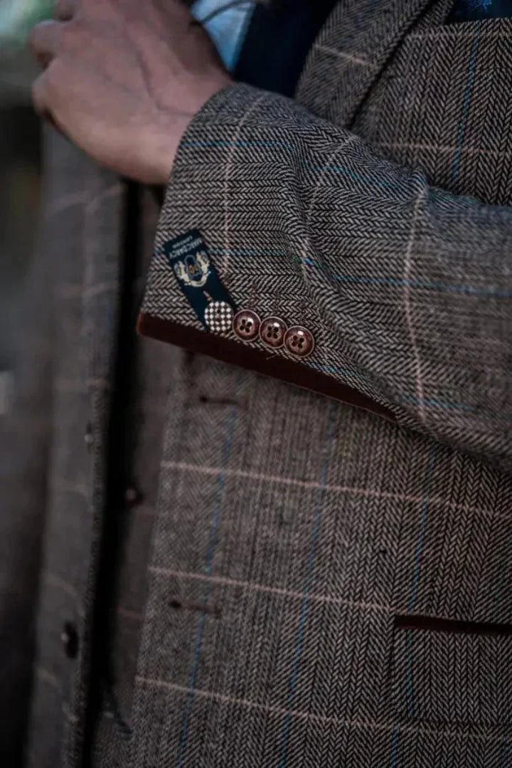 Eleganter Herrenanzug mit Vintage Karomuster. Perfekt als Business- oder Hochzeitsanzug.