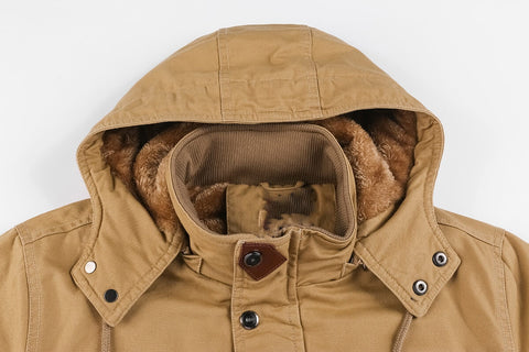 Klassischer Herren Herbstmantel Khaki: Eleganter Khaki Herrenmantel für kühle Tage. Zeitloser Stil für Business & Freizeit.