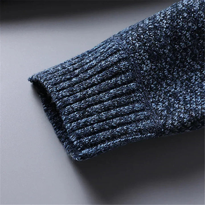 Komfortabler Herren-Quarter-Zip-Pullover, warm und tailliert. Ein vielseitiges Langarm-Oberteil für jeden Tag.