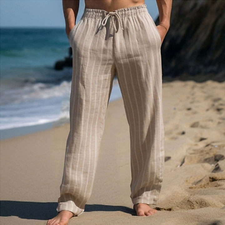 Detailansicht der atmungsaktiven Herrenhose mit Kordelzug. Bequeme Freizeithose, ideal als Reisehose.