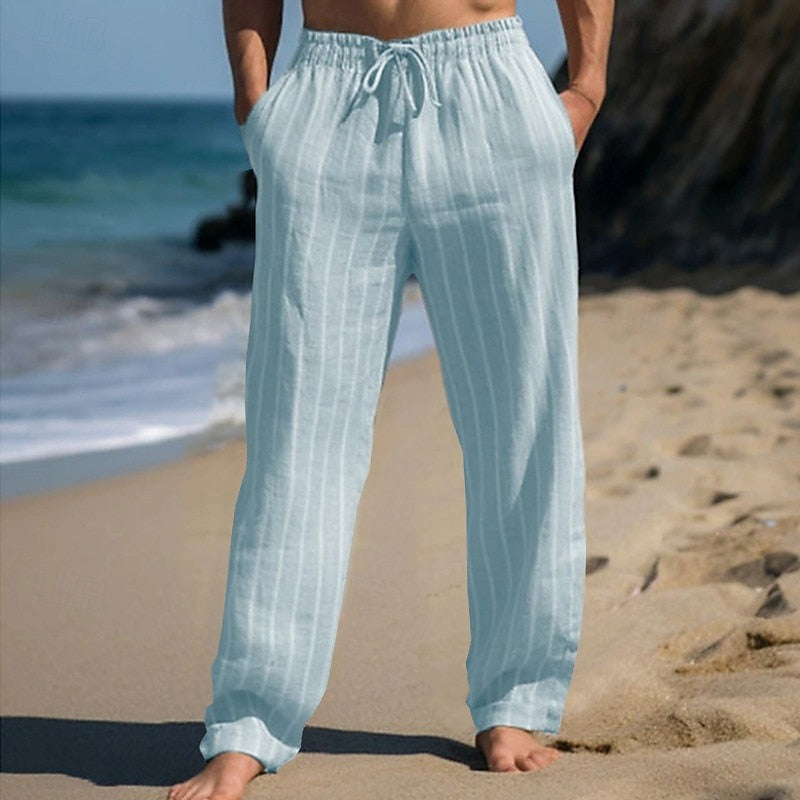Komfortable Streifenhose für Herren mit Kordelzug. Atmungsaktive Freizeithose, perfekt für warme Tage.
