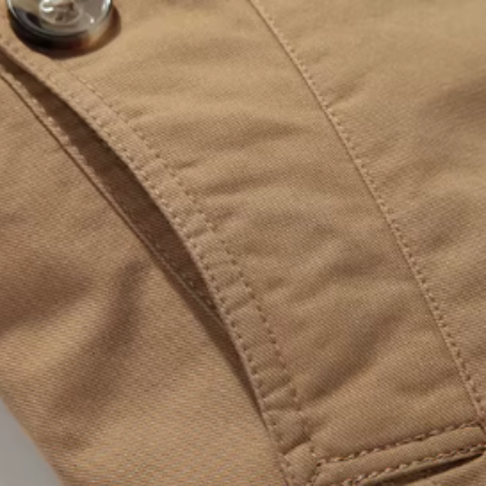 Robuste, gepolsterte Herren Trenchjacke für kühle Herbsttage – Business tauglich und chic.