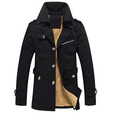 Hochwertige, gepolsterte Herren Trenchjacke für maximalen Komfort und Wärme an kalten Herbsttagen.
