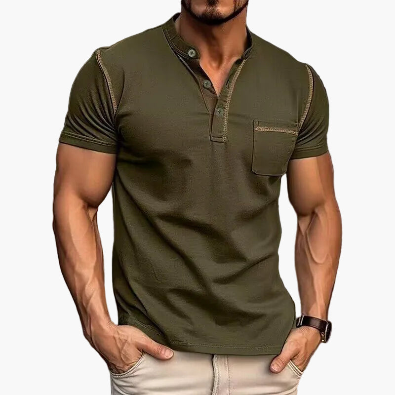 Zeitloses Herren Henley Shirt, kurzärmlig, aus weichem Material für optimalen Tragekomfort.