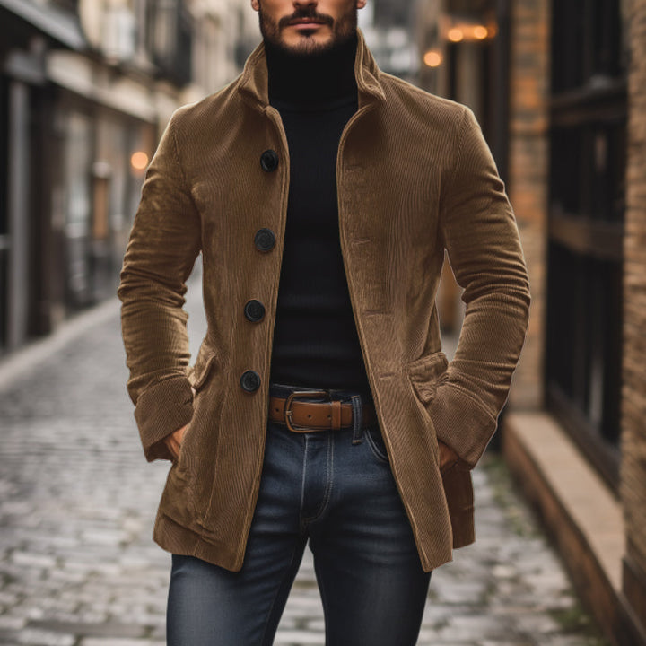Herren Kurzmantel, Slim Fit, für Smart Casual & Freizeit, mit markantem Stehkragen und Knöpfen.