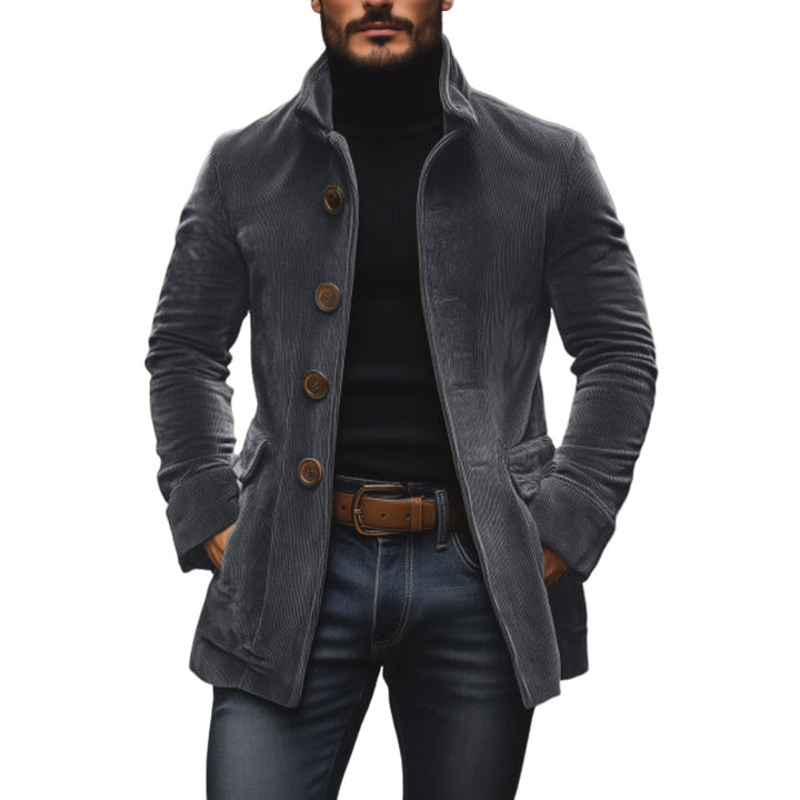 Outdoor taugliche Herrenjacke mit Stehkragen, Knopfverschluss und Slim Fit, ideal für kühle Tage.