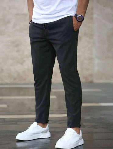 Herrenhose, die Komfort und Stil vereint, mit Komfortbund für den ganzen Tag. Ideal als Businesshose.