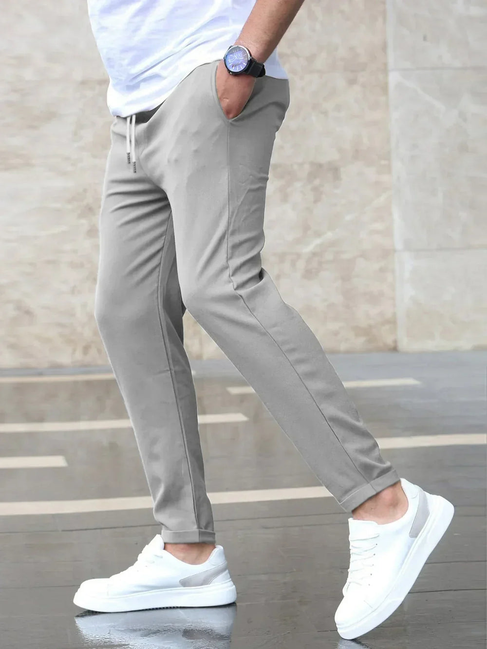 Bequeme Herrenhose mit Kordelzug & Komfortbund, ideal als Freizeithose oder elegante Businesshose.