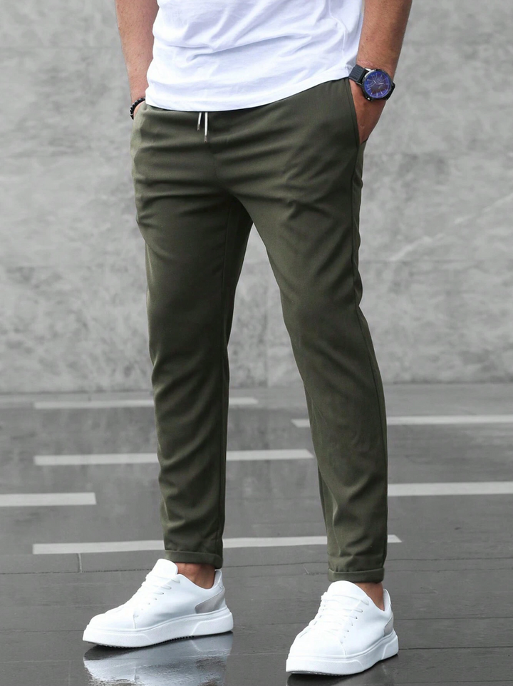 Herrenhose mit Komfortbund & Kordelzug, bequeme Freizeithose für entspannten Herren-Alltag.