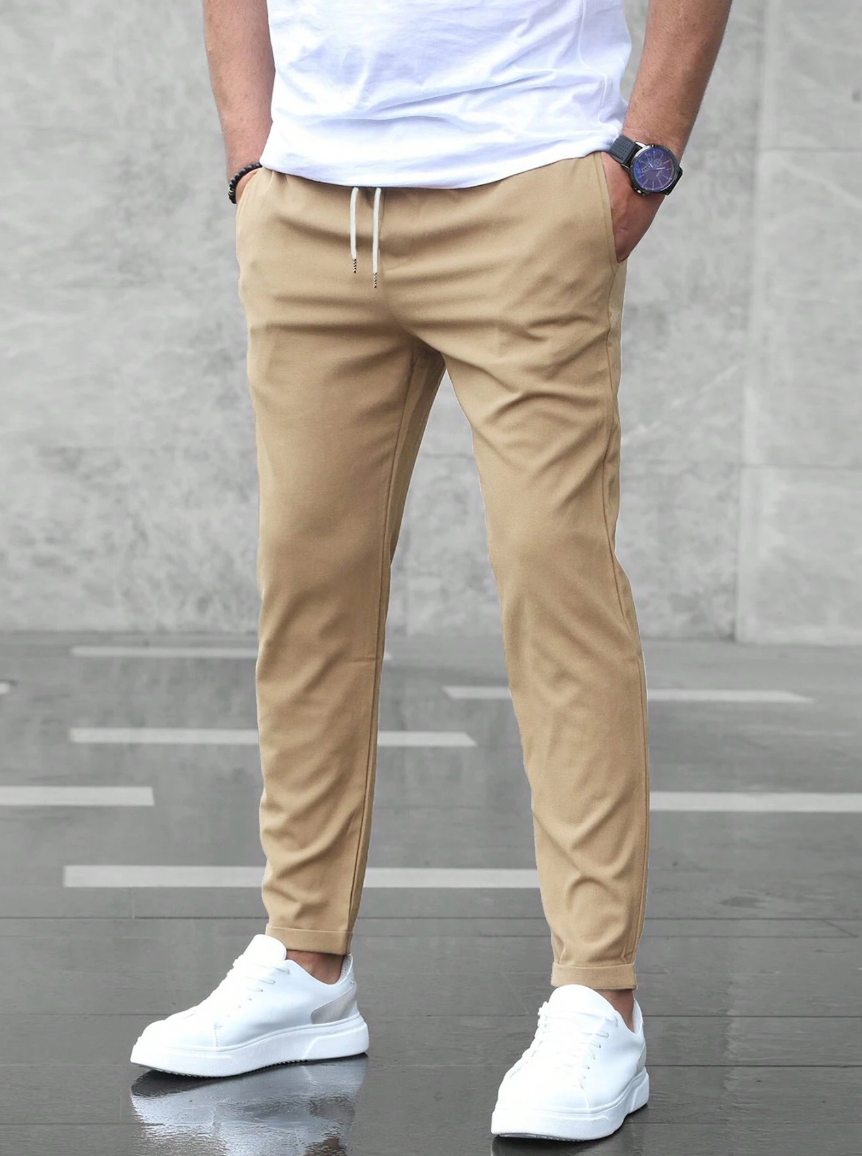 Moderne klassische Herrenhose, komfortabel & stilvoll, perfekt als vielseitige Alltagskleidung.