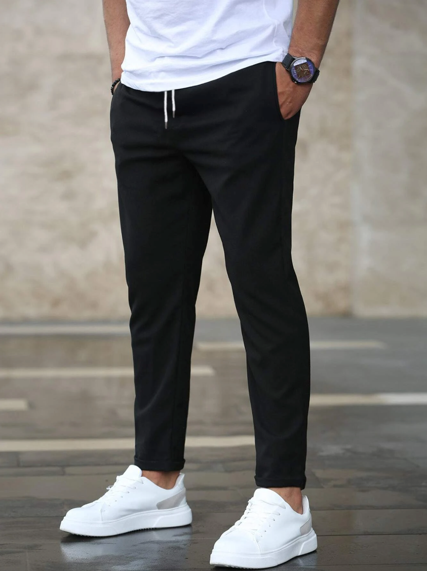 Stilvolle Herren Businesshose mit klassischer Passform, hoher Tragekomfort für elegante Outfits.