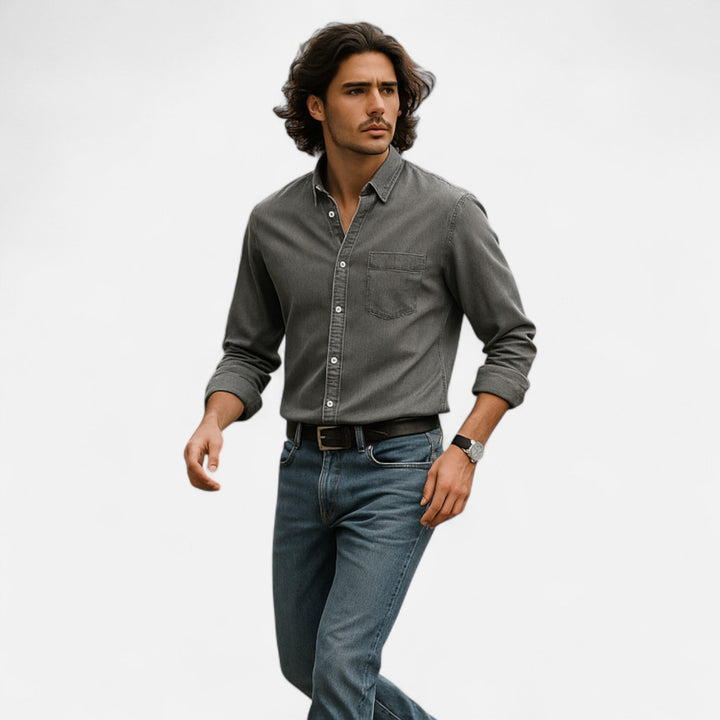 Klassisches Denimhemd Herren, Langarm, zeitloser Button-Down-Stil.