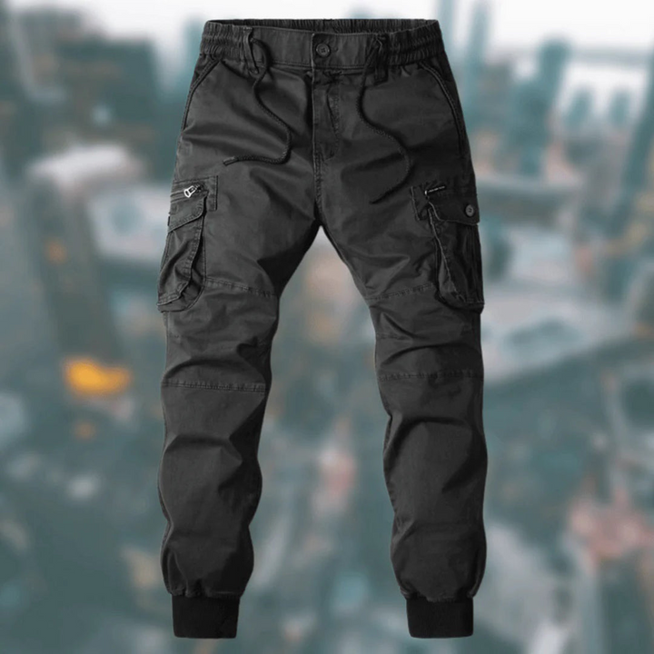Praktische Herren Cargohose Jogger mit geräumigen Taschen & elastischen Bündchen, ideal für Outdoor & Alltag.