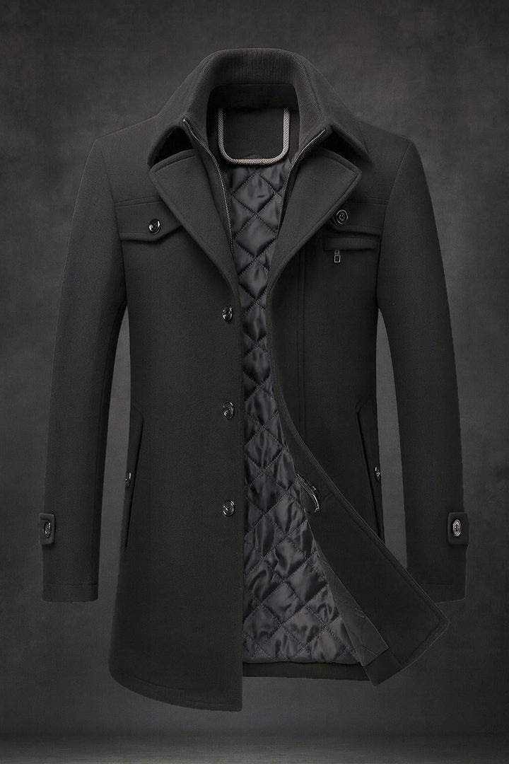 Stilvoller klassischer Herren-Herbstmantel, perfekt geschnitten für Eleganz & Komfort. Zeitlose Herrenmode.