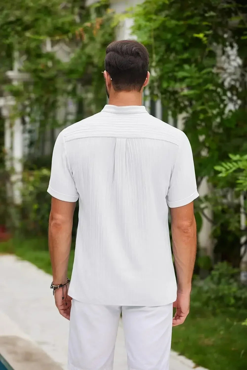 Stilvolles Herren T-Shirt im Knitter-Look. Lässig, kurzärmlig & bequem. Ideal für Freizeit & Sommer.