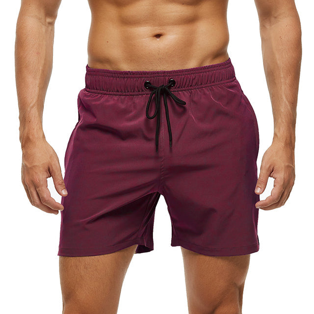 Moderne Herren Schwimmshorts aus flexiblem Stoff, schnelltrocknend, für sommerliche Strandmode.