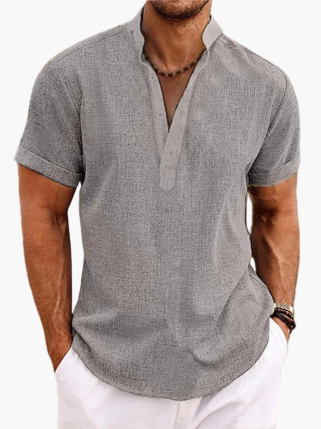 Eleganter Freizeit-Look: Herren Kurzarm Henley Shirt, ideal für den Sommer, Urlaub und warme Abende.
