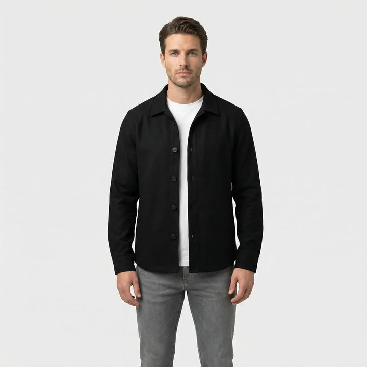 Hochwertiges Herren Langarm Overshirt mit Brusttaschen. Elegant und bequem für jeden Anlass.