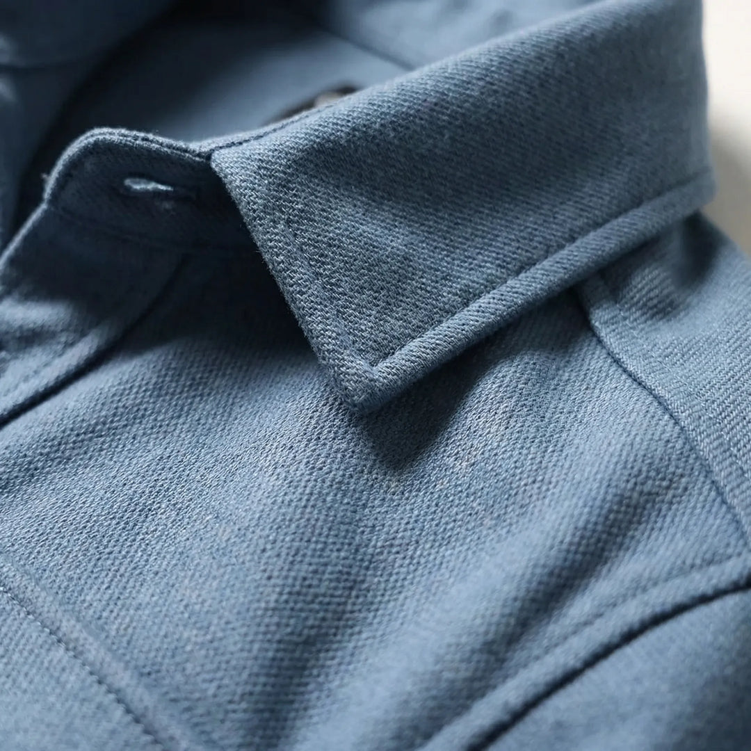 Stylisches Herren Langarmhemd mit Brusttaschen, perfekt für Casual Herrenmode. Hoher Tragekomfort.