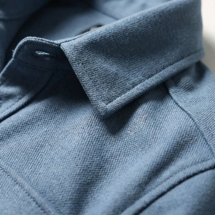 Stylisches Herren Langarmhemd mit Brusttaschen, perfekt für Casual Herrenmode. Hoher Tragekomfort.