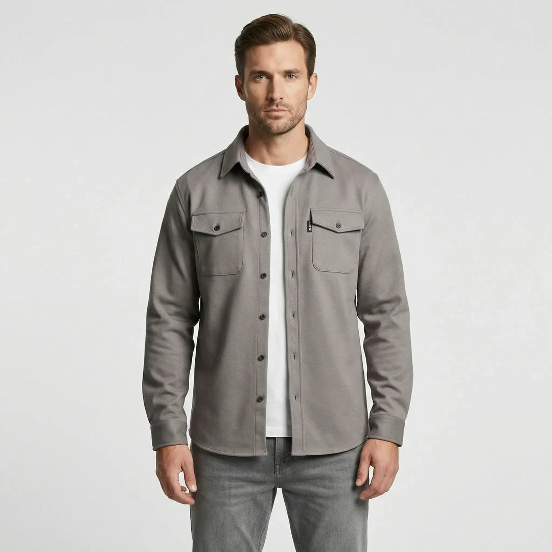 Modernes Herren Overshirt mit praktischen Brusttaschen. Langarmhemd für stilvolle, legere Herrenmode.