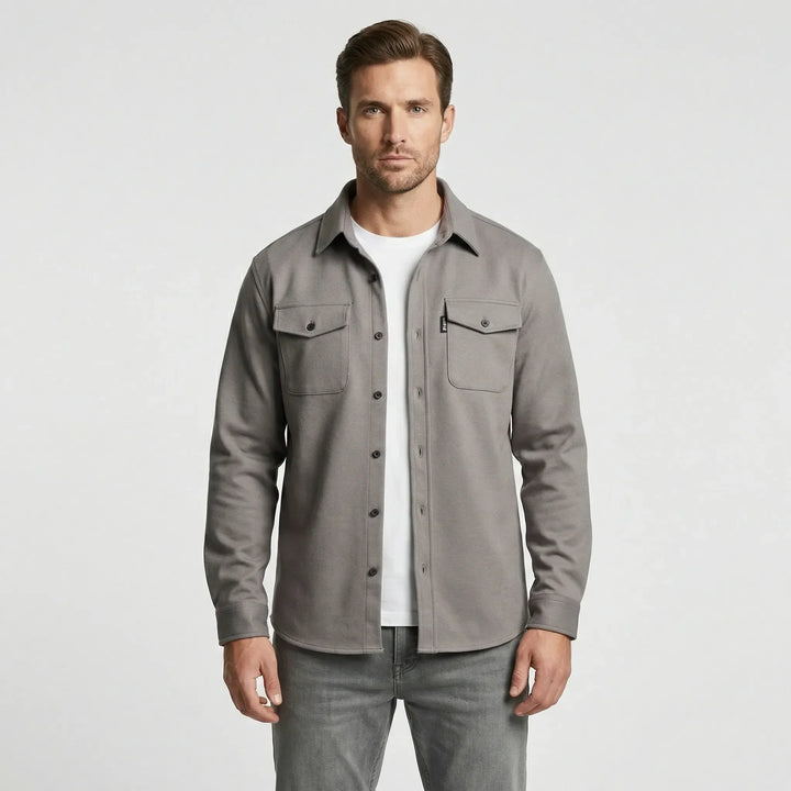 Modernes Herren Overshirt mit praktischen Brusttaschen. Langarmhemd für stilvolle, legere Herrenmode.