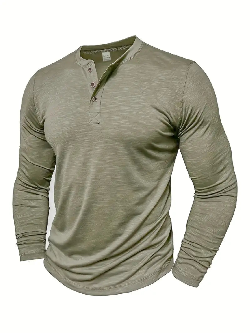 Detailaufnahme: Weiches Herren Langarm Henley Shirt mit klassischer 3-Knopfleiste, ideal für den Freizeitlook.