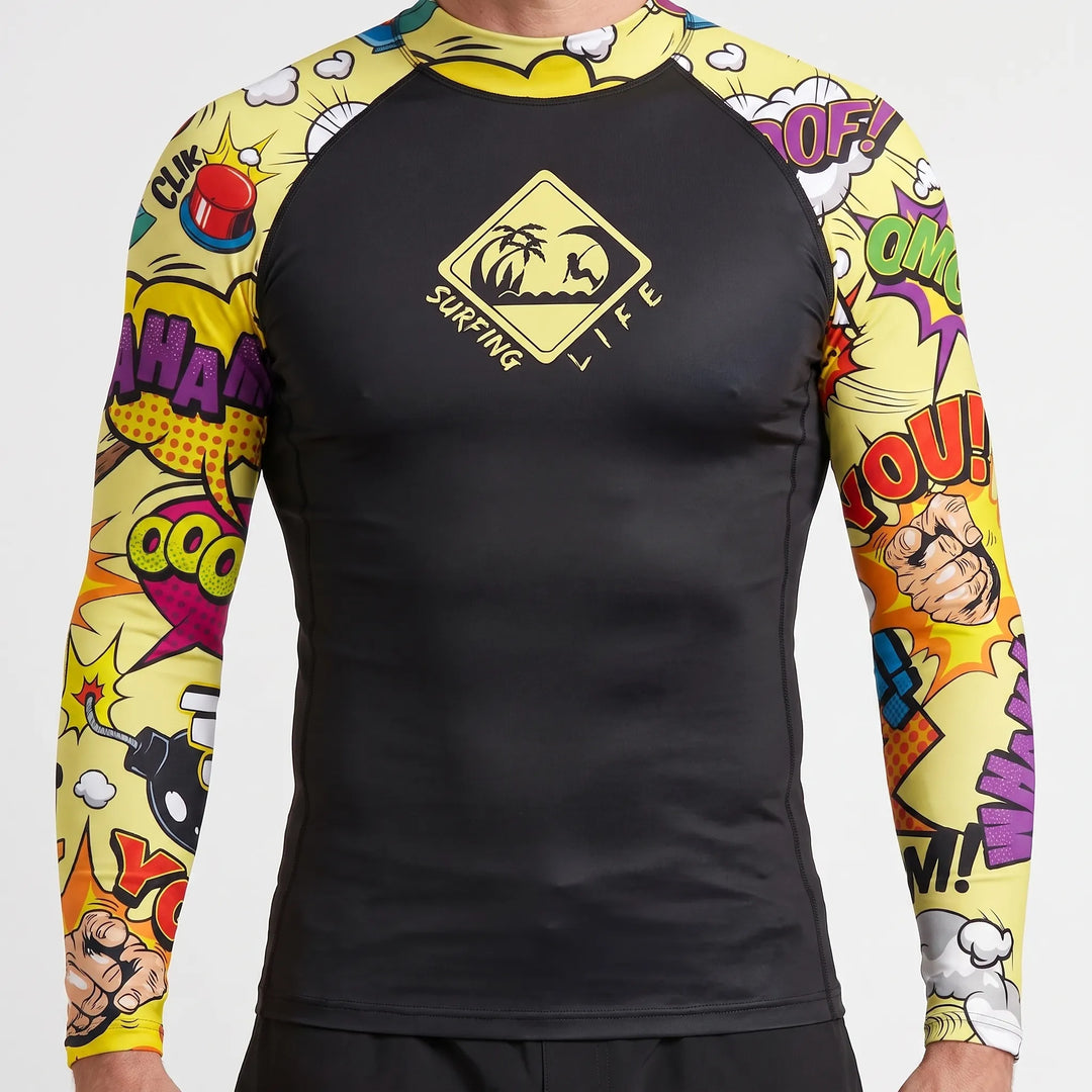 Funktionales Herren Langarm-Schwimmshirt mit UV-Schutz für bequemen Sonnenschutz im Wasser.