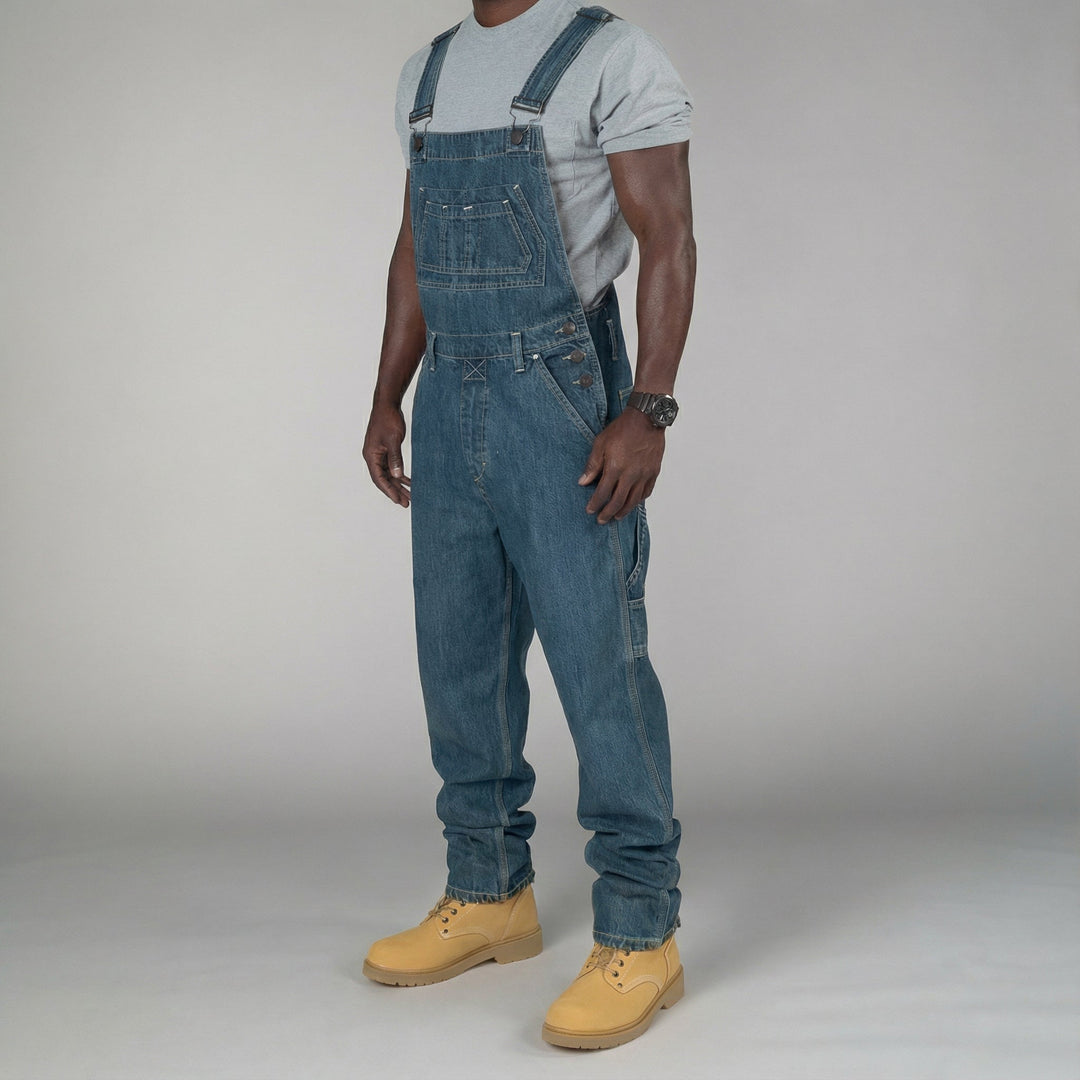 Trendiger Herren Jumpsuit im Streetwear-Stil mit Spleißdetails; cooler Gesamt-Overall für urbane Mode.