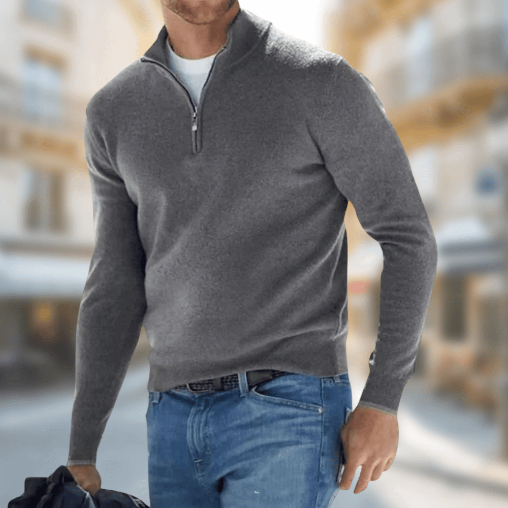 Mann trägt stilvollen, modernen Herren Leicht Pullover, perfekt für einen gepflegten Look.