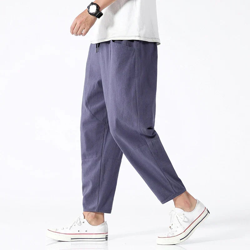 Herren Slim-Fit Cropped Hose in modernem Design, ideal für Freizeit und Sommer. Bequeme Passform.