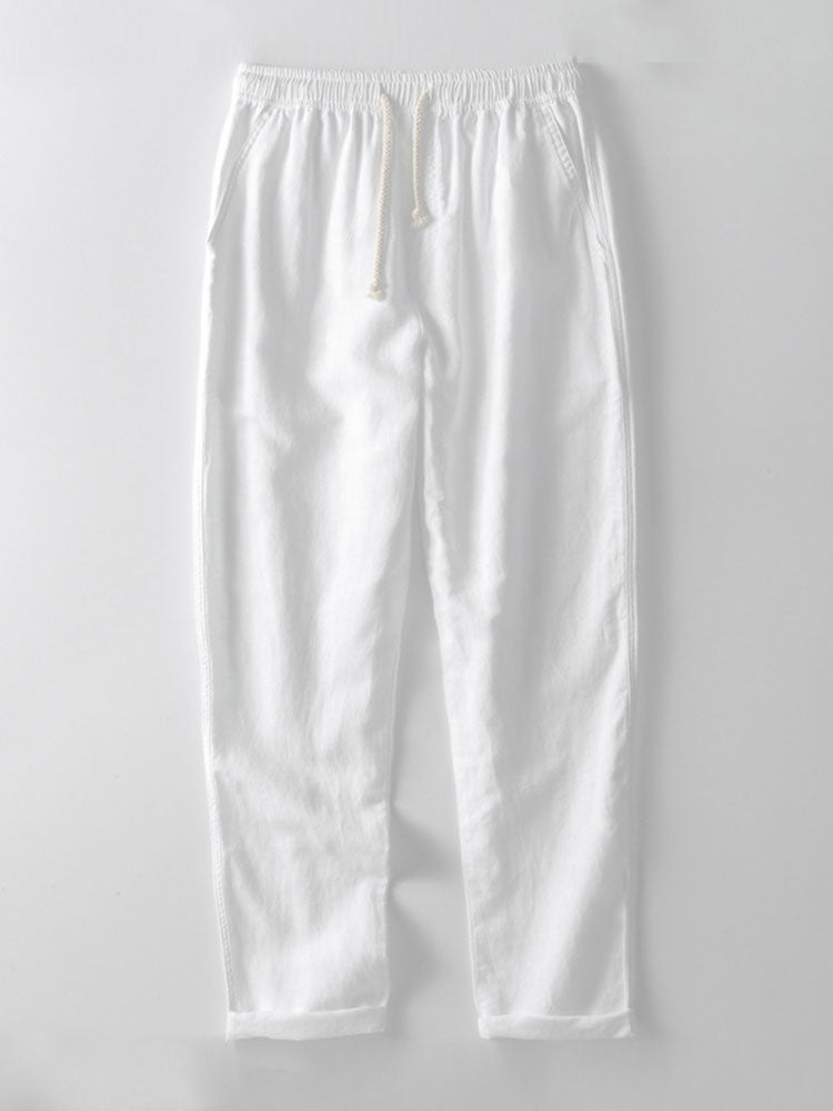 Herren Leinenhemd locker über der Hose getragen. Entspannter Sommerlook für Freizeit & Urlaub, sehr bequem.