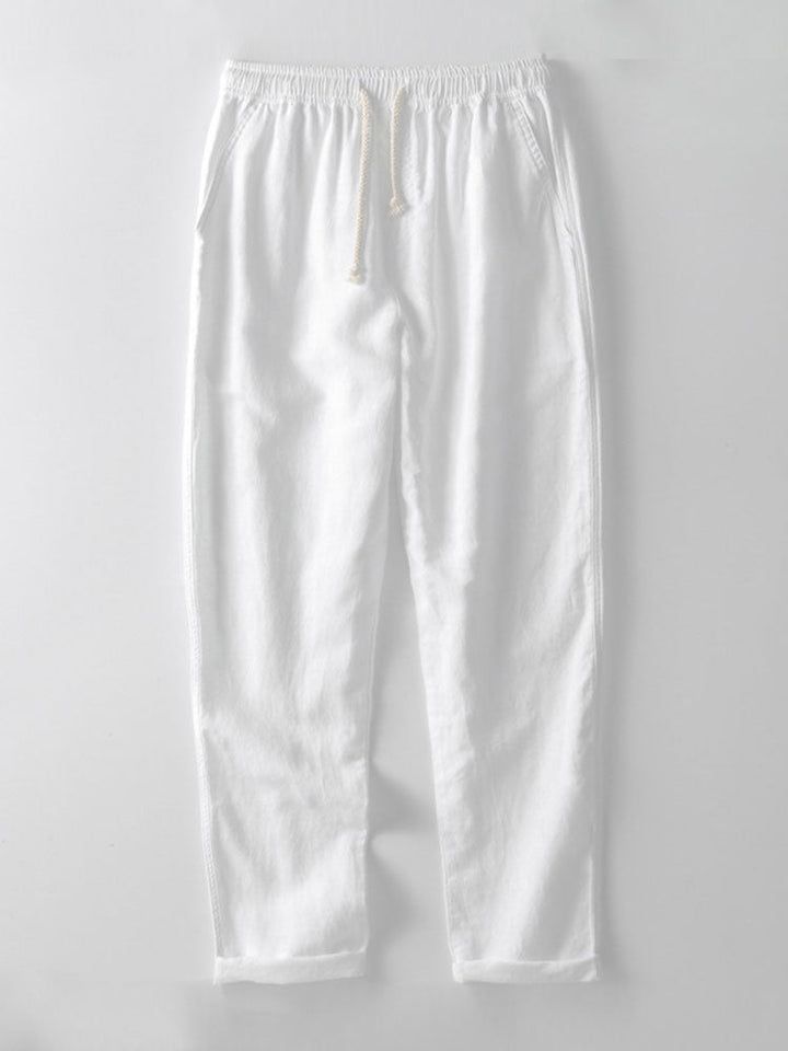 Herren Leinenhemd locker über der Hose getragen. Entspannter Sommerlook für Freizeit & Urlaub, sehr bequem.