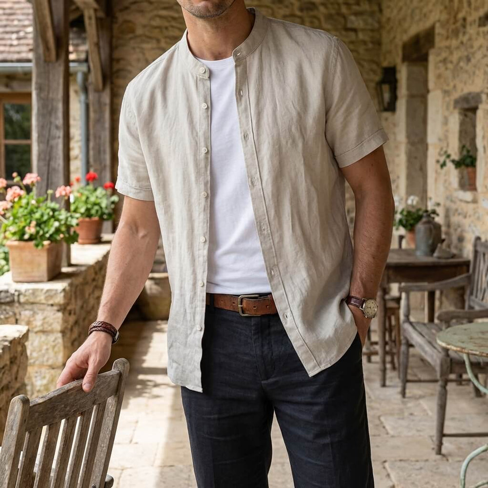 Modisches Herren Sommerhemd, Kurzarm mit Stehkragen. Bequemes Regular Fit Casual Shirt.
