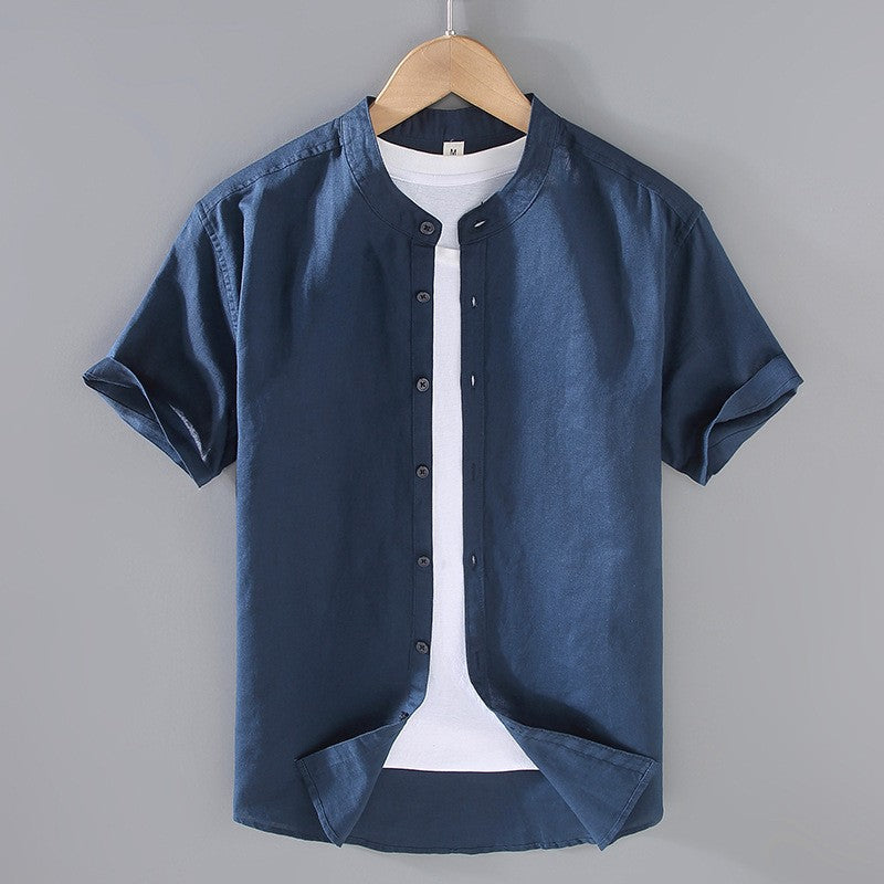 Lässiges Herren Kurzarmhemd mit Stehkragen. Regular Fit Button-Down, vielseitig kombinierbar.