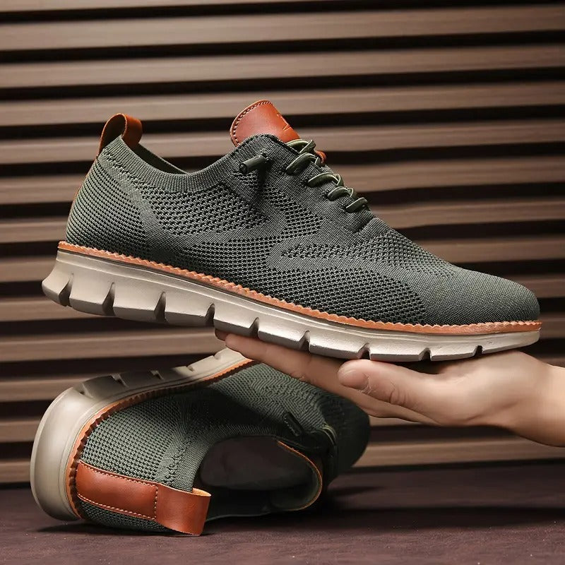 Leichte, bequeme orthopädische Herren-Sneaker im Einsatz, perfekt als Freizeitschuhe für jeden Tag.