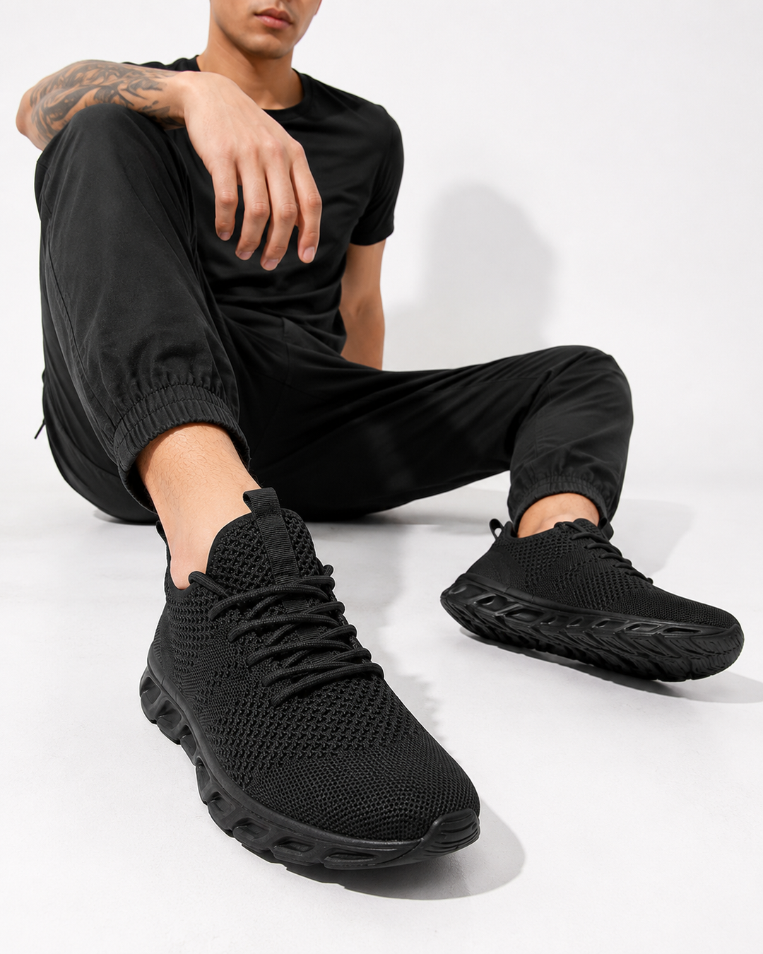 Herren orthopädische Sportschuhe in Schwarz für Komfort und Stil, atmungsaktive Laufschuhe für aktive Männer.