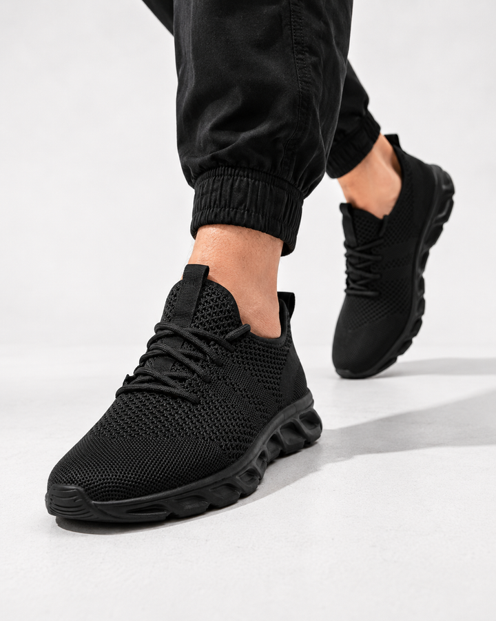 Herren orthopädische Komfortschuhe in Alltagsumgebung, vielseitige Freizeitschuhe für aktive Männer.