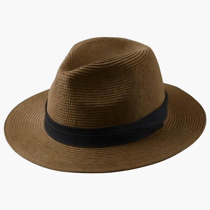 Eleganter Herren Panamahut auf einem Mann, perfekt für Sommer, Reise und gehobene Herrenmode Accessoire.