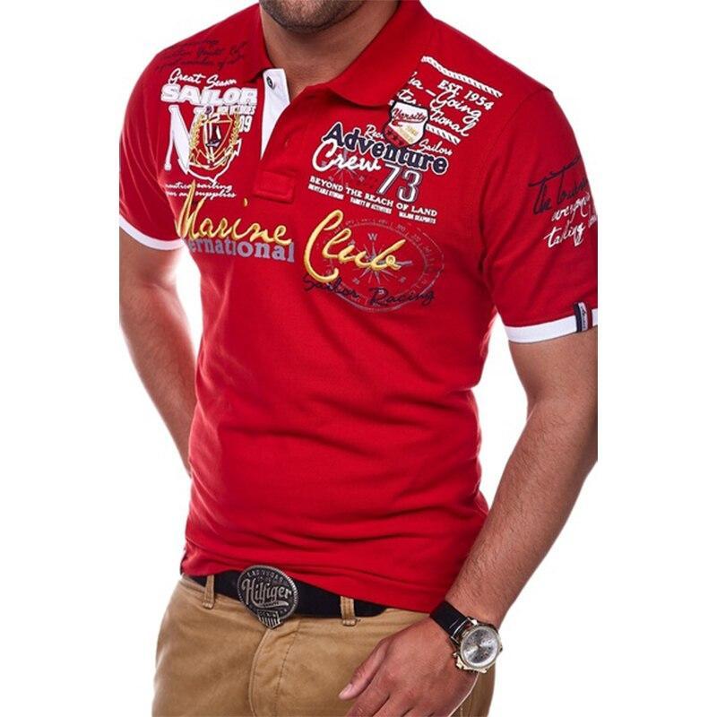 Elegantes Herren Polo-Shirt mit modernem Schriftzug, vielseitiges Casual Oberteil für stilvolle Freizeitlooks.
