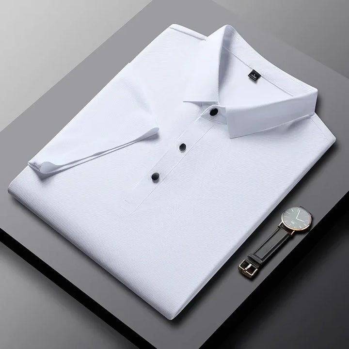 Vielseitiges Herren Polo-Shirt mit feiner Struktur. Kurzarm, klassisch und bequem für jede Gelegenheit.