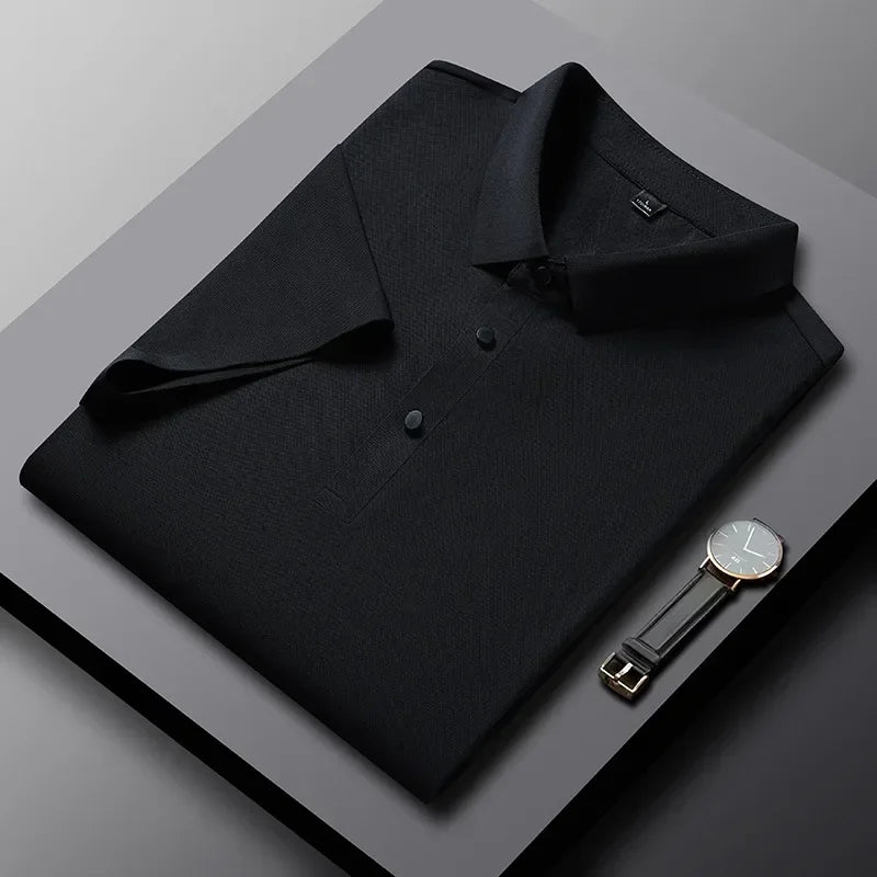 Stilvolles Herren Kurzarm Polo-Shirt mit feiner Struktur. Ein Must-have für eine elegante Sommergarderobe.