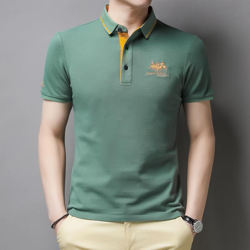 Vielseitiges Herren Poloshirt, perfekt kombinierbar für Freizeit und elegante Anlässe.