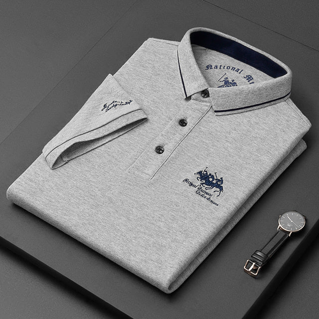 Klassisches Herren Poloshirt mit Knopfleiste, ein Muss für jede Männergarderobe, lässig & elegant.