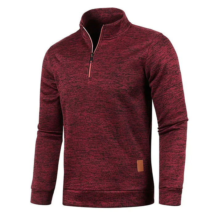 Hochwertiger, klassischer Herren Pullover, sauber gefaltet. Ein vielseitiger warmer Langarm Pullover für jede Garderobe.