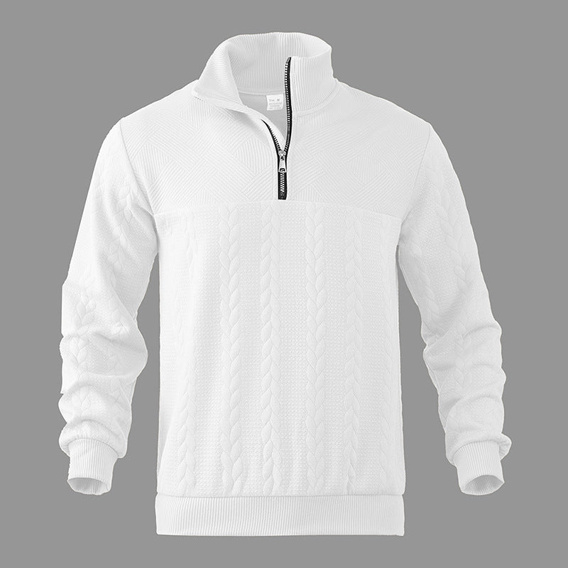Robuster Herren Zopfmuster-Pullover aus weichem Strick. Langlebige und stilvolle Komfort-Kleidung für den Herbst.